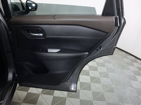 Used 2023 Nissan Rogue SL w/ SL Premium Package image 29