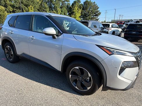 Used 2024 Nissan Rogue SV AWD/4WD image 5