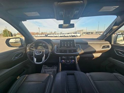 Used 2021 GMC Yukon SLT w/ SLT Premium Package image 12