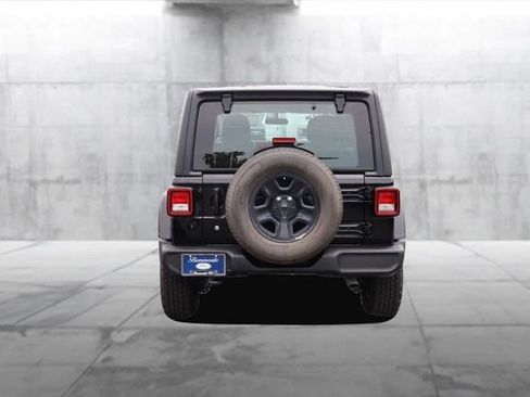 Used 2019 Jeep Wrangler Unlimited Sport AWD/4WD image 6