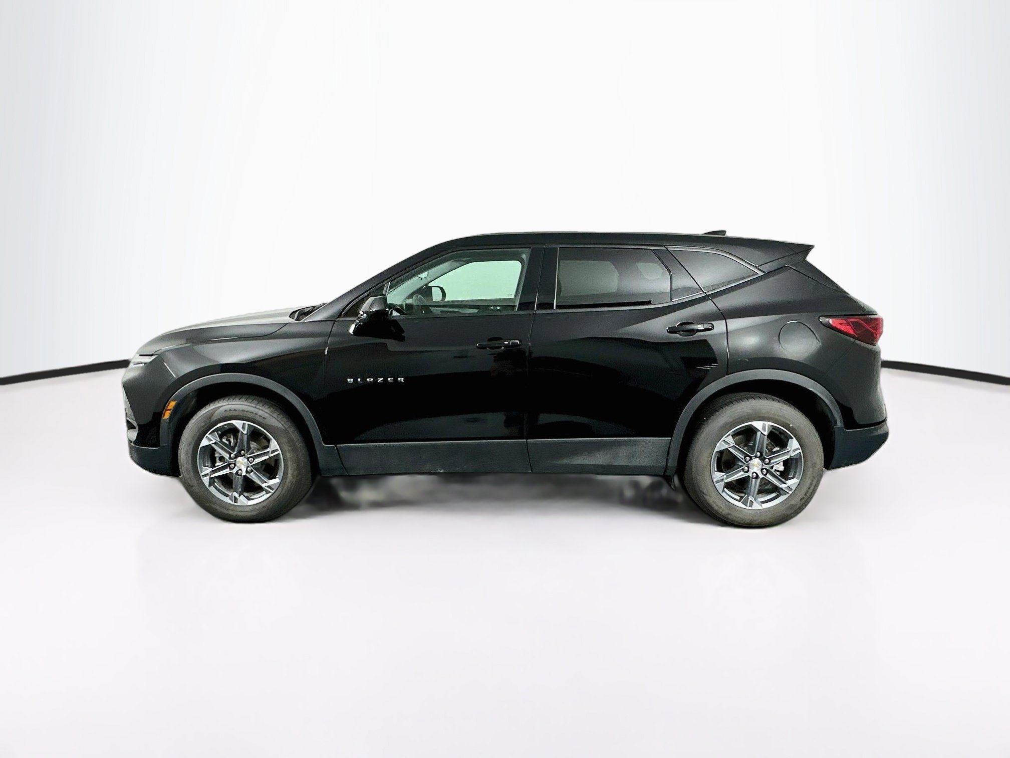 Used 2025 Chevrolet Blazer LT FWD image 4