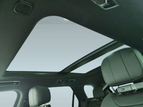 Used 2025 Land Rover Range Rover Sport SE image 12