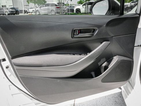 Used 2022 Toyota Corolla LE FWD image 14