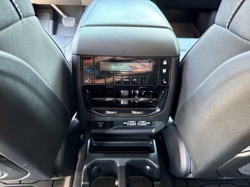 Certified 2024 Jeep Grand Cherokee L Limited w/ Black Appearance Package AWD/4WD image 18