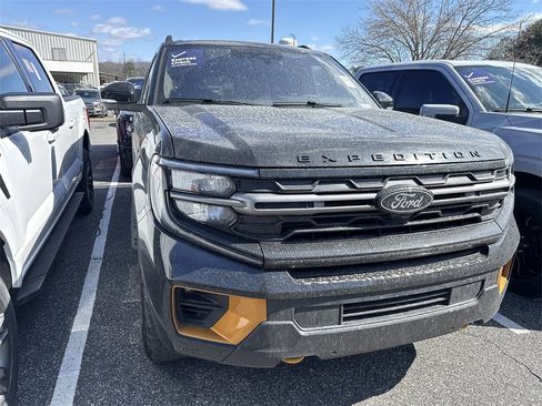 Used 2025 Ford Expedition Tremor image 3