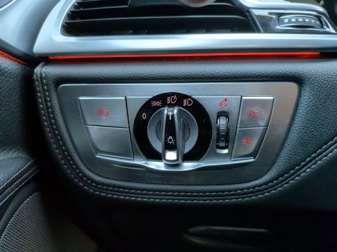 Used 2017 BMW 740i image 22