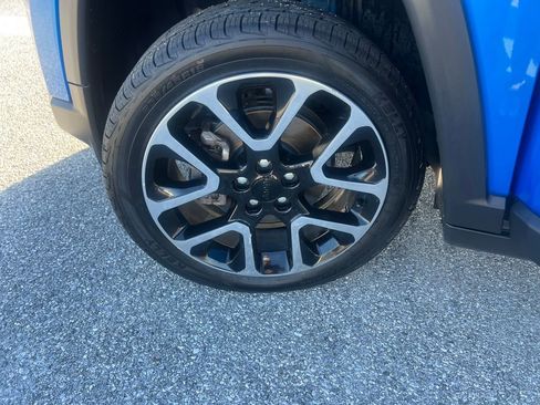 Used 2017 Jeep Compass Limited w/ Navigation Group image 27