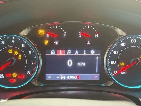 Used 2023 Chevrolet Traverse LT image 12