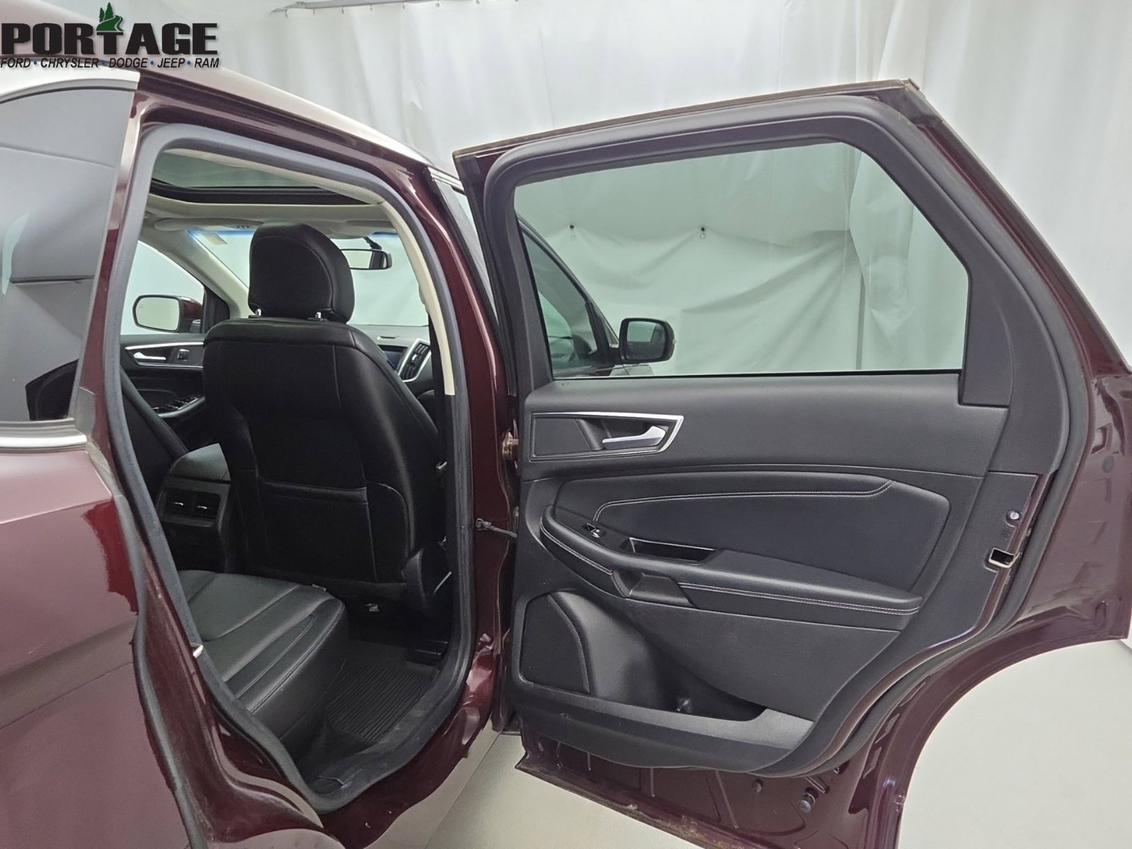 Used 2017 Ford Edge Titanium w/ Equipment Group 301A AWD/4WD image 37