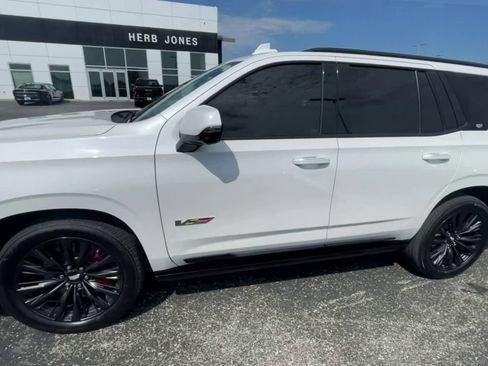 Certified 2023 Cadillac Escalade V w/ LPO, ONYX Package AWD/4WD image 6