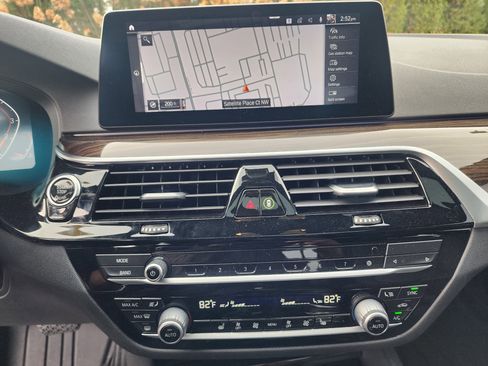 Used 2020 BMW 530i image 32