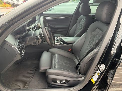 Used 2022 BMW 530i w/ M Sport Package RWD image 2