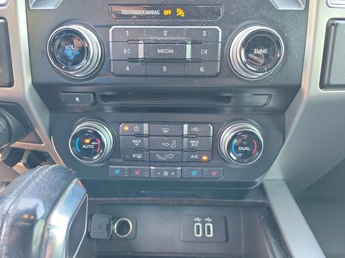 Used 2016 Ford F150 Platinum w/ Equipment Group 701A Luxury AWD/4WD image 21
