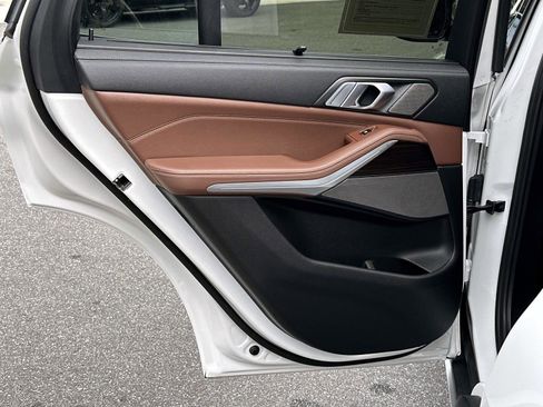 Used 2021 BMW X5 xDrive40i w/ Premium Package image 14