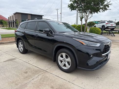 Used 2023 Toyota Highlander LE FWD image 8