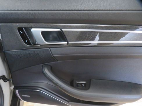 Used 2018 Porsche Panamera 4S image 23