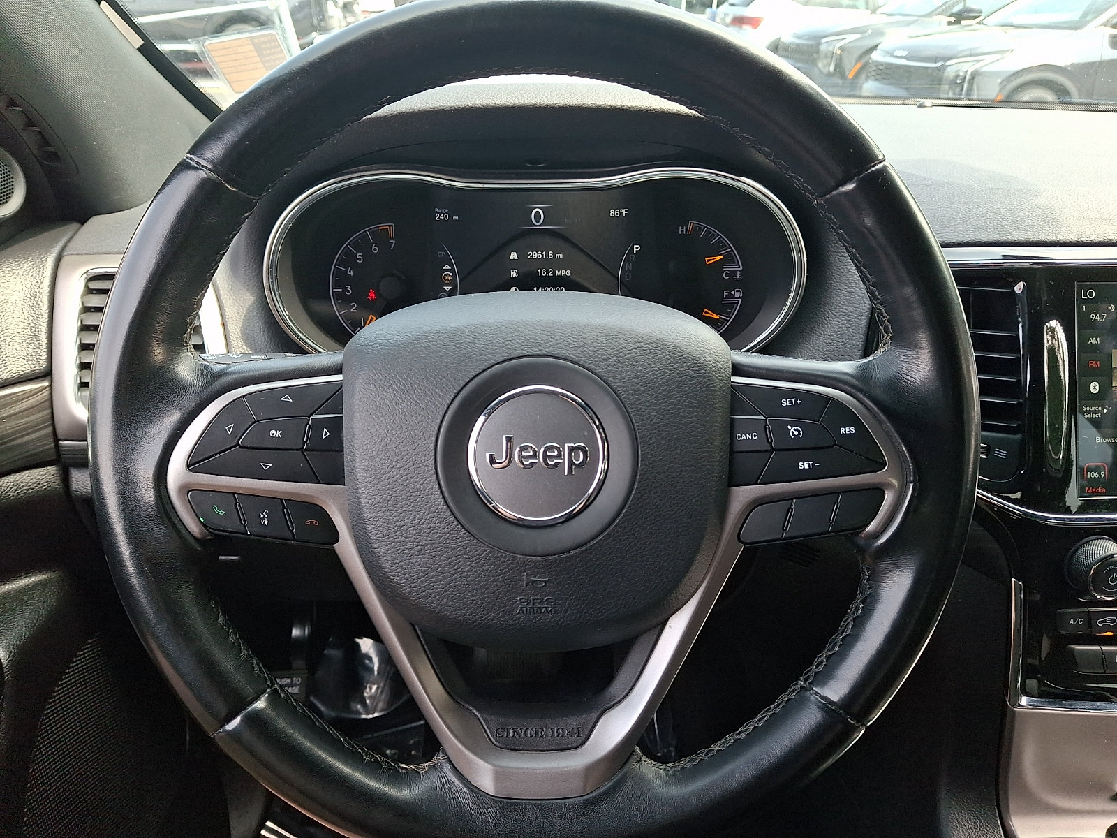 Used 2022 Jeep Grand Cherokee Laredo E AWD/4WD image 18