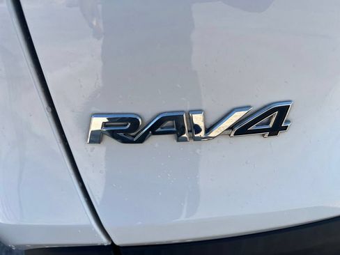 Used 2022 Toyota RAV4 XLE w/ Convenience Package AWD/4WD image 12