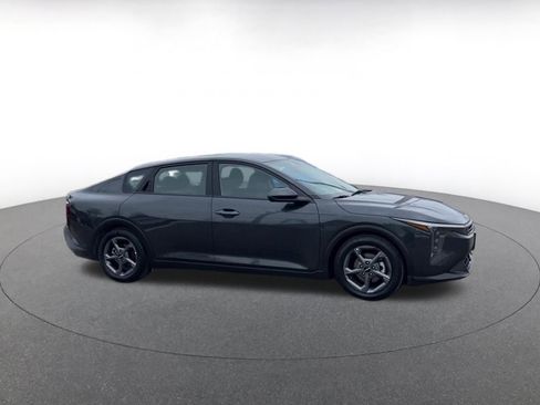 Used 2025 Kia K4 LXS image 2