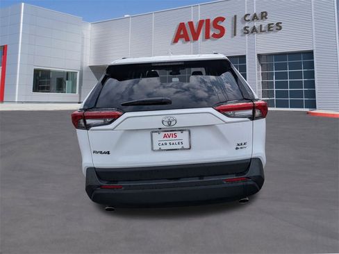 Used 2025 Toyota RAV4 XLE image 7