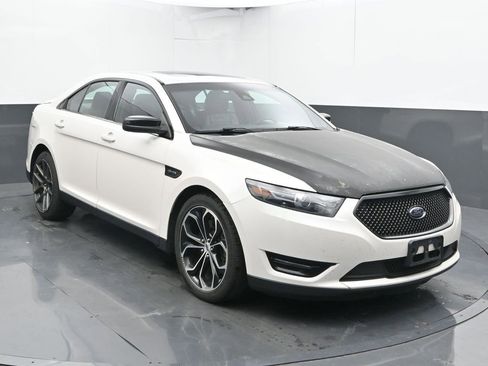 Used 2017 Ford Taurus SHO image 3