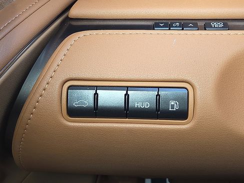 Used 2018 Lexus LC 500 Coupe w/ Sport Package image 21