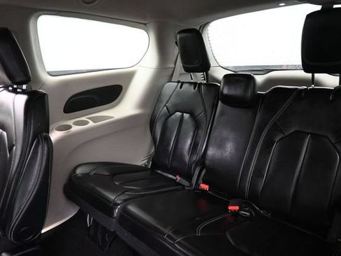 Used 2023 Chrysler Pacifica Touring-L FWD image 20