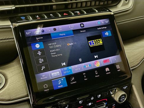 Used 2022 Jeep Grand Cherokee Overland w/ Advanced Protech Group III AWD/4WD image 21