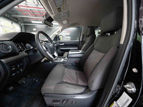 Used 2018 Toyota Tundra SR5 w/ TRD Off Road Package AWD/4WD image 9