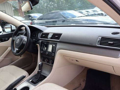 Used 2014 Volkswagen Passat TDI SE FWD image 18