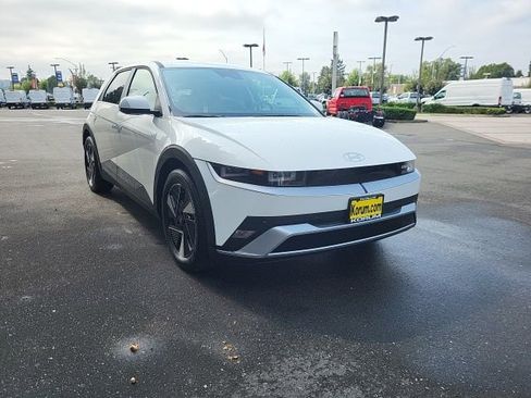 New 2025 Hyundai Ioniq 5 SE image 9