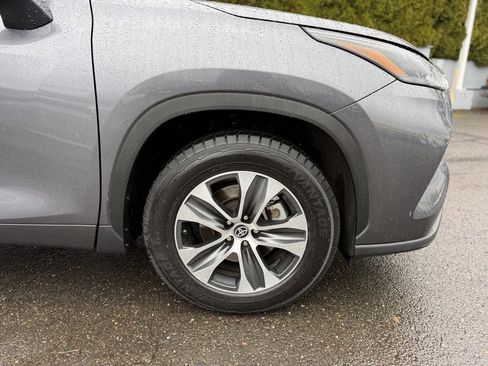 Certified 2023 Toyota Highlander XLE image 12