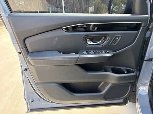 Certified 2023 Honda Pilot Touring image 13