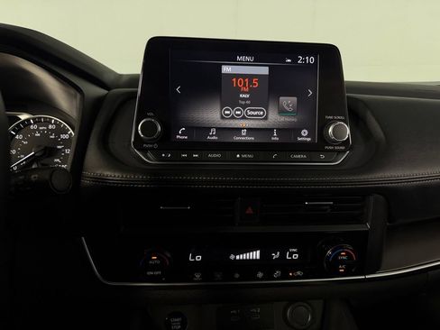 Used 2025 Nissan Rogue SV FWD image 17
