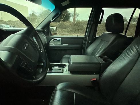 Used 2017 Ford Expedition EL XLT w/ Equipment Group 202A image 3