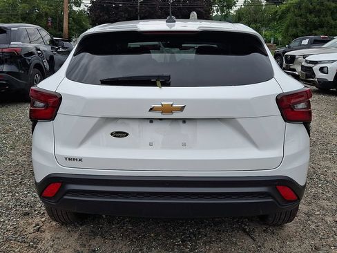 Used 2024 Chevrolet Trax LS w/ LS Convenience Package FWD image 7