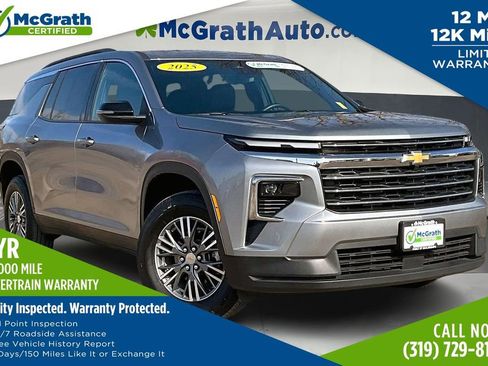 Used 2025 Chevrolet Traverse LT image 1