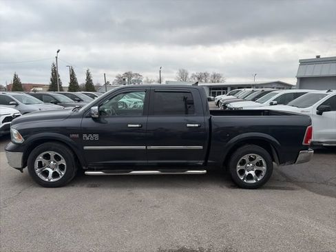 Used 2017 RAM 1500 Laramie w/ Convenience Group AWD/4WD image 3