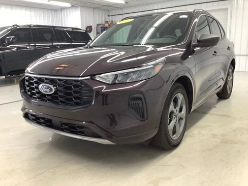 Used 2023 Ford Escape ST-Line w/ Tech Pack #1 AWD/4WD image 3