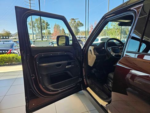 New 2026 Land Rover Defender 130 X-Dynamic SE image 21