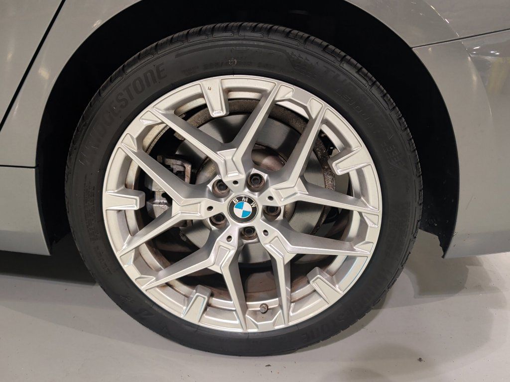 Certified 2025 BMW 330i xDrive Sedan w/ Premium Package AWD/4WD image 17