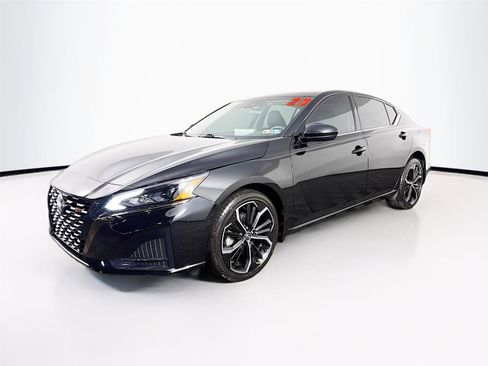 Used 2023 Nissan Altima 2.5 SR w/ SR Premium Package AWD/4WD image 3