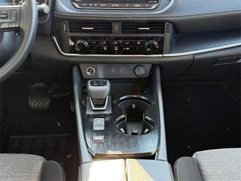 Used 2021 Nissan Rogue S image 14