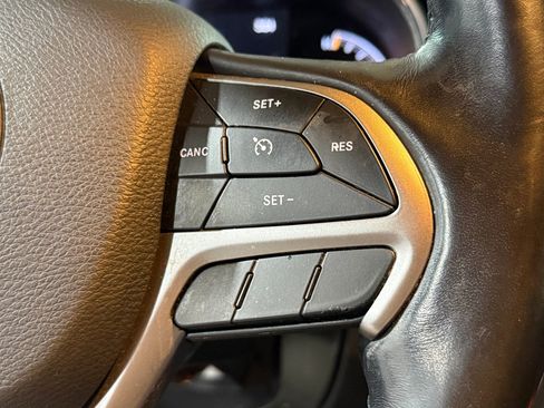 Used 2020 Jeep Grand Cherokee Limited w/ Luxury Group II image 23