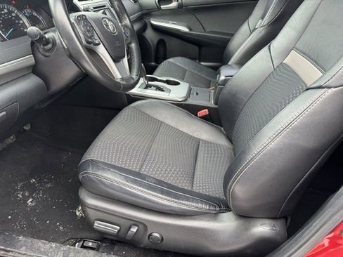 Used 2014 Toyota Camry SE image 5