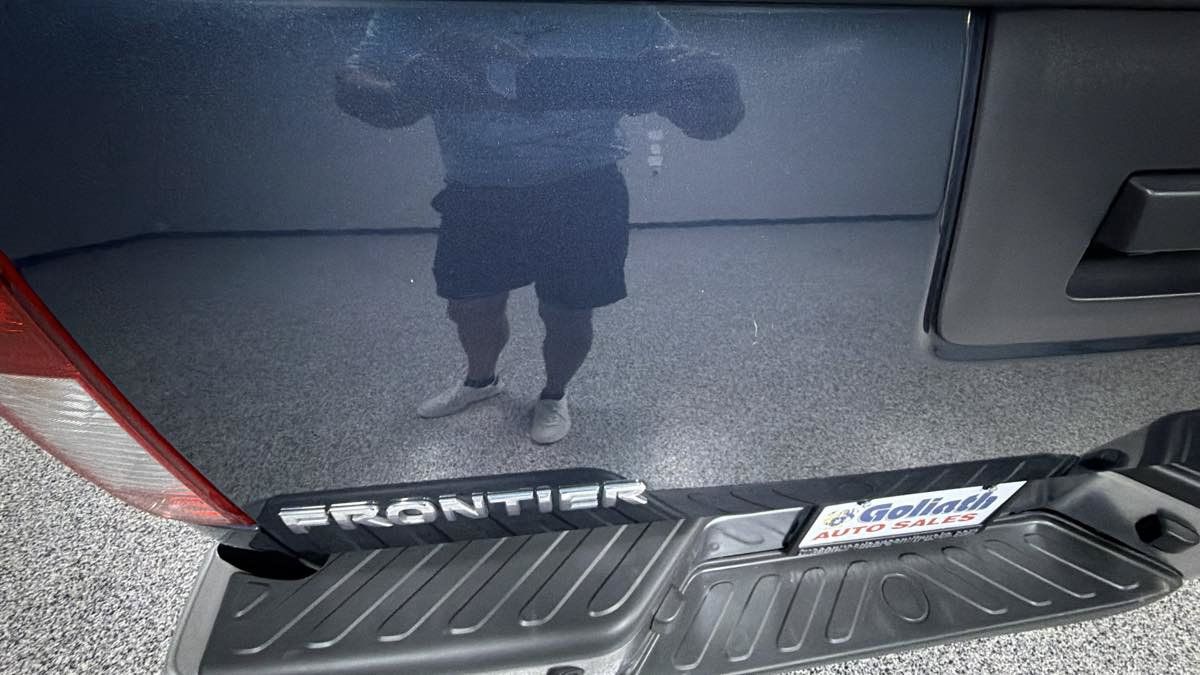 Used 2015 Nissan Frontier SV w/ SV Value Truck Package RWD image 33
