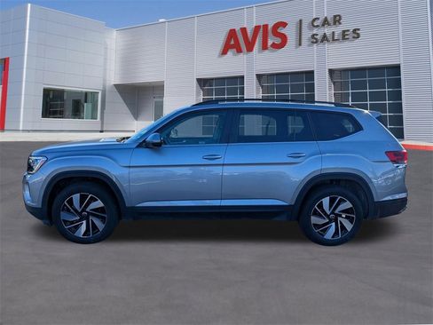 Used 2025 Volkswagen Atlas SE image 2