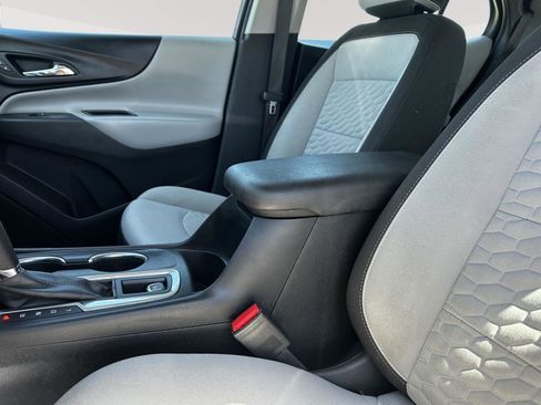 Used 2018 Chevrolet Equinox LS FWD image 18