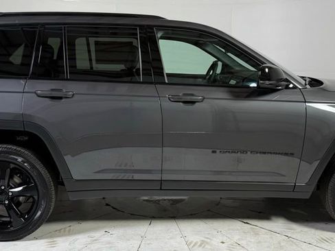 New 2025 Jeep Grand Cherokee Altitude image 8