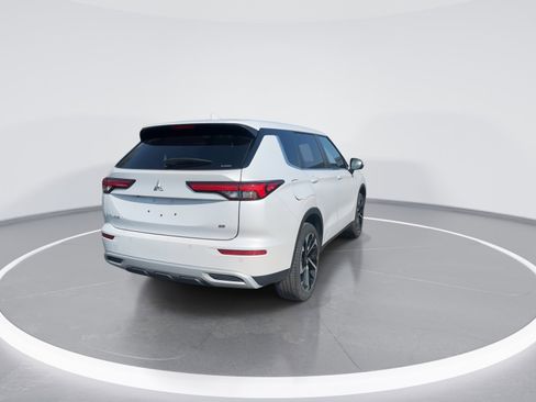 Used 2024 Mitsubishi Outlander SE Black Edition image 9